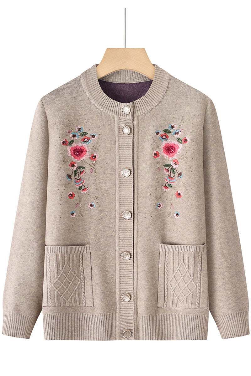 Damen bestickte Strickjacke mit Rundhalsausschnitt, Zierknopfleiste und aufgesetzten Taschen – Veloura