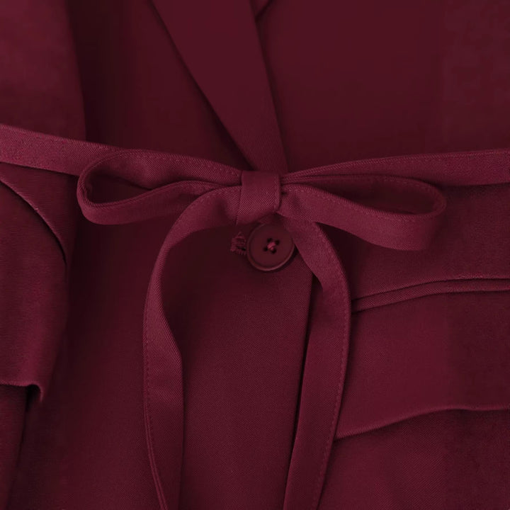 Damen Blazer mit Cut-Out‑Schultern, Taillengürtel und Pattentaschen Echoarchiv