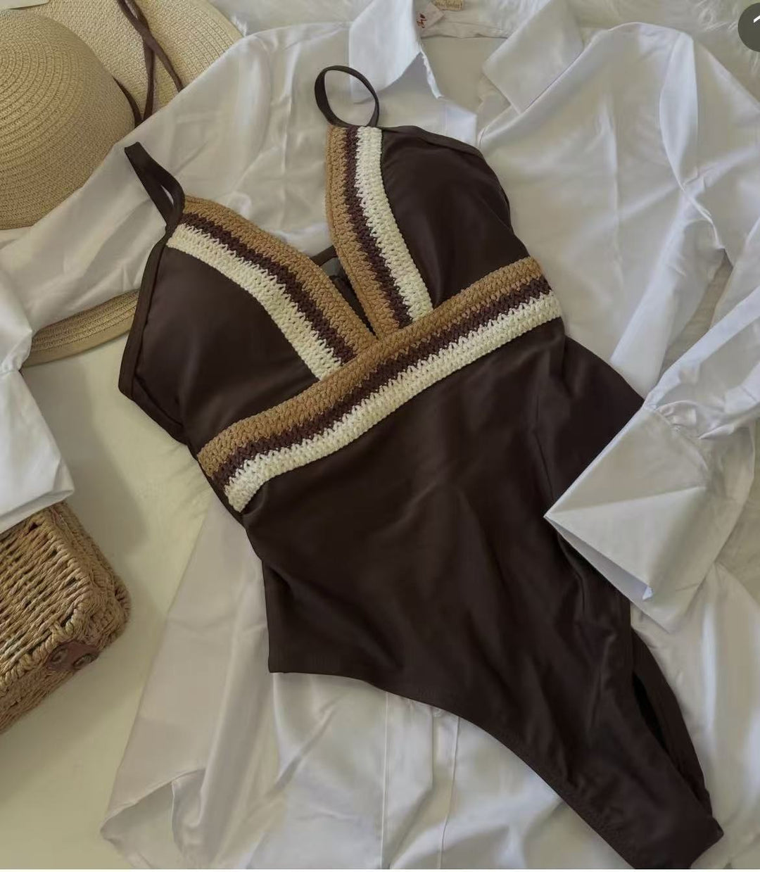 Damen Eleganter Einteiler-Badeanzug mit raffinierten Farbdetails Echo Archiv