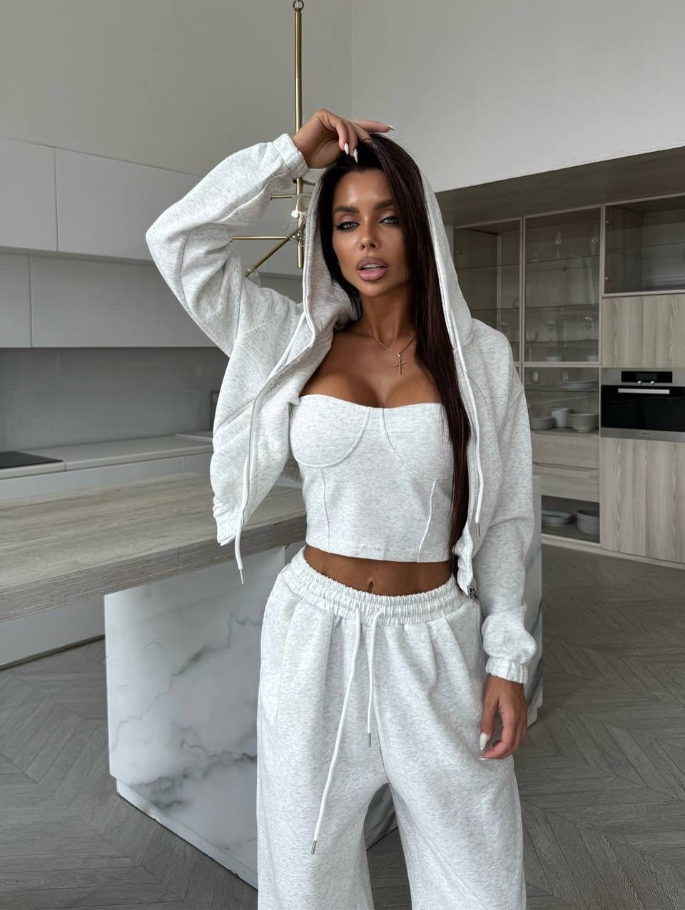 Damen Sculpting-Corsagen-Crop mit Kapuzen-Zipjacke und weiter High-Waist-Jogginghose – Avérine