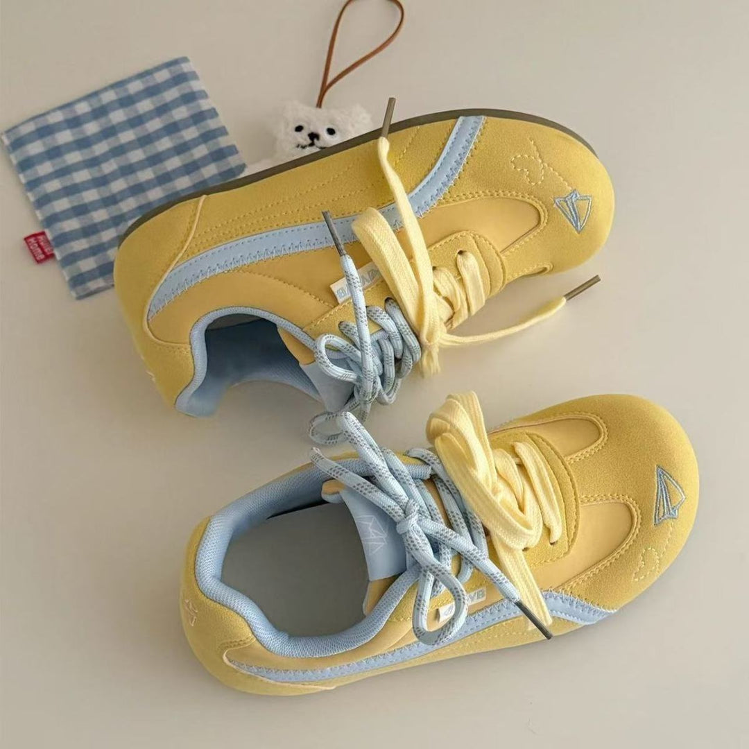 Damen Retro Pastell‑Sneaker mit Veloursoptik, gepolstertem Komfortfußbett und Herz‑Patch – Névara