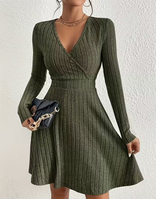 Damen Strickkleid mit Wickel-V-Ausschnitt, taillierter Bund und ausgestelltem A-Linien-Rock Echo Archiv