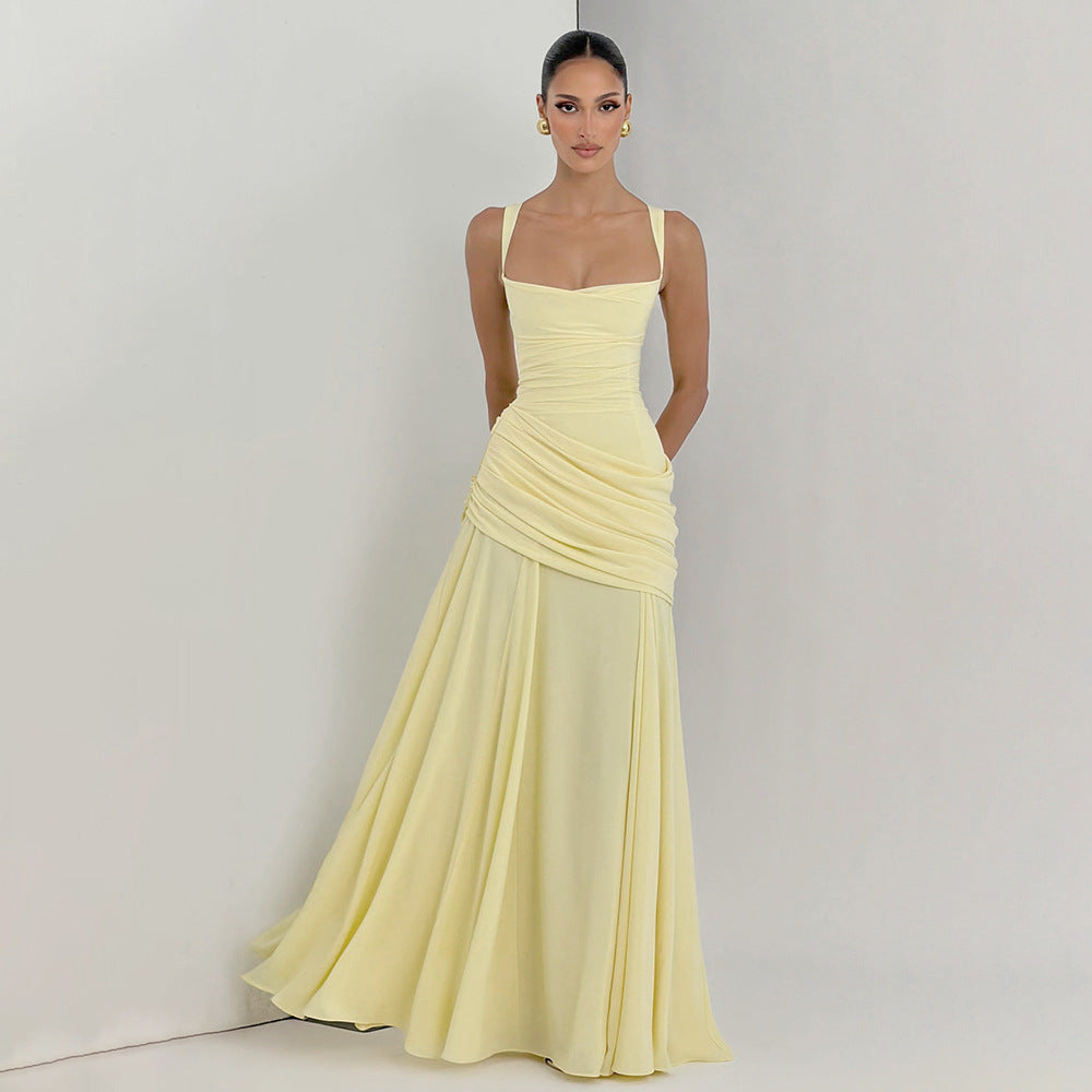 Damen Elegantes Maxikleid mit tailliertem Design und zarten Raffungselementen Echo Archiv