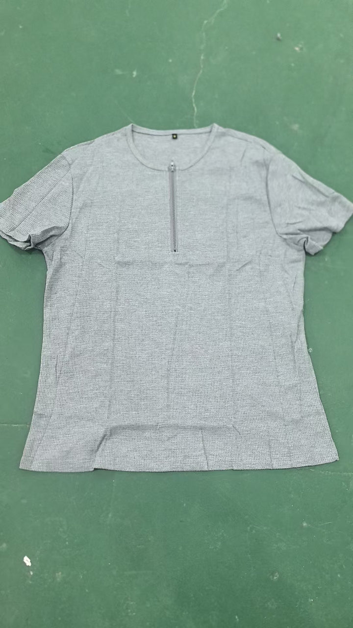 Herren Kurzarmshirt mit strukturiertem Gewebe und halbem Reißverschluss Echoarchiv