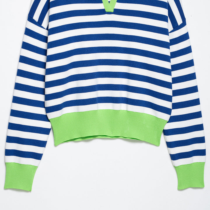 Damen Gestreifter Polo‑Pullover mit V‑Ausschnitt, weitem Rumpf und kontrastierenden Bündchen Echoarchiv