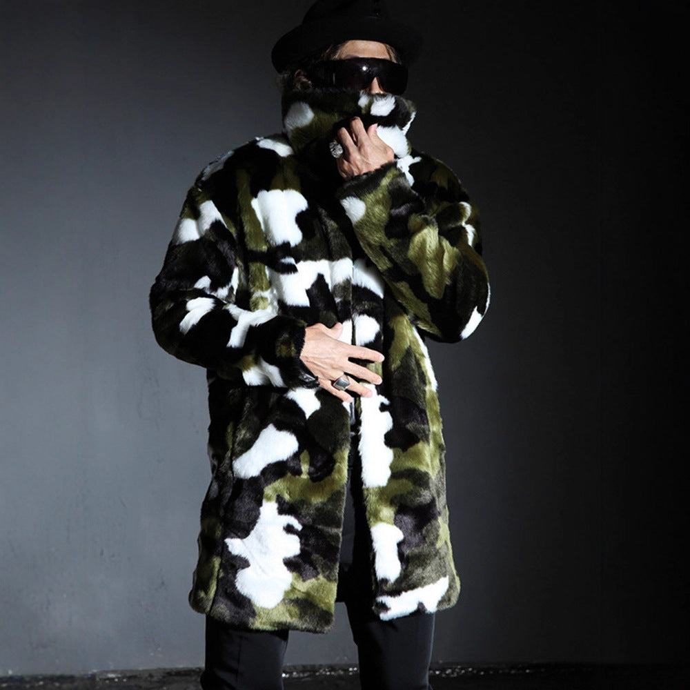 Herren Camouflage-Kunstpelz-Mantel mit langem Schnitt und Oversize-Silhouette Echo Archiv
