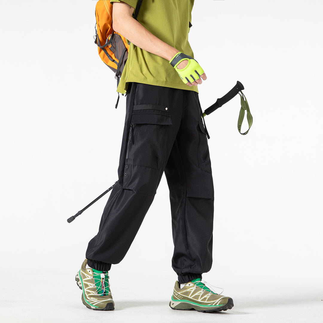 Herren weite Cargo-Jogginghose im Tech‑Utility‑Look mit elastischem Bund und multifunktionalen Klapptaschen Echo Archiv