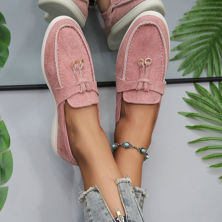 Damen Slipper-Loafer aus Velourslederoptik mit dekorativem Knotenriemen und leicht profilierter Gummisohle – Lioré