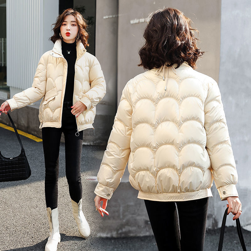 Damen Modische und wattierte Steppjacke Echoarchiv
