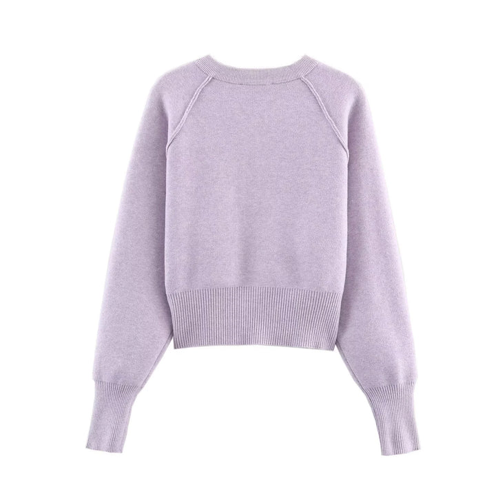Damen kurze Knopfstrickjacke mit Raglanärmeln, breitem Rippbund und verlängerten Ärmelbündchen – Célinea