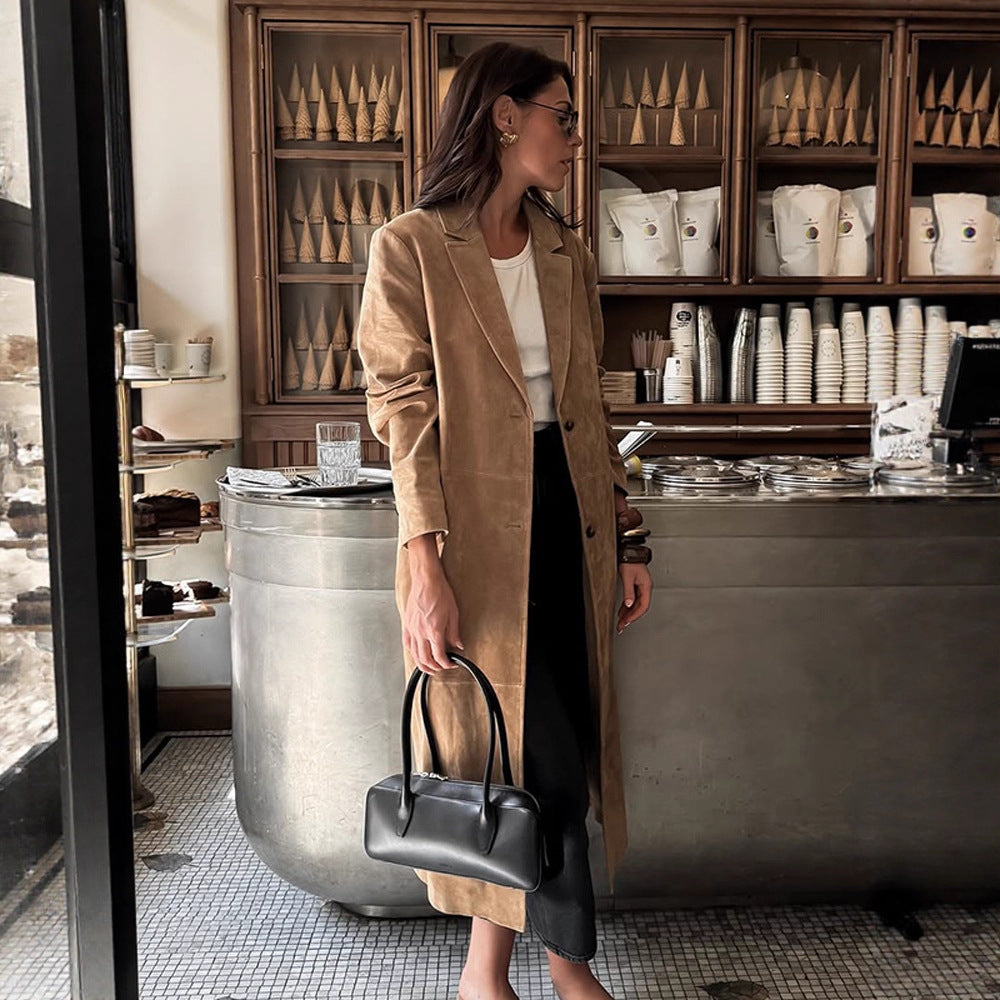 Damen Langmantel aus Veloursleder‑Optik mit schmalem Revers und cleanem Schnitt Echoarchiv