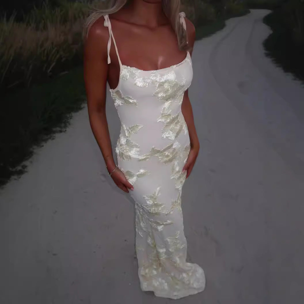 Damen Elegantes Blumenstickkleid mit trägerloser Silhouette Echo Archiv