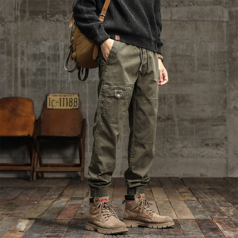 Herren Moderner Utility-Jogger mit elastischem Komfortbund, Kniepaneelen und Cargotasche Echo Archiv