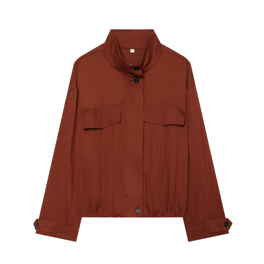 Damen Kurzjacke im Utility‑Stil mit Stehkragen, aufgesetzten Brusttaschen und Kordelzugsaum Echo Archiv