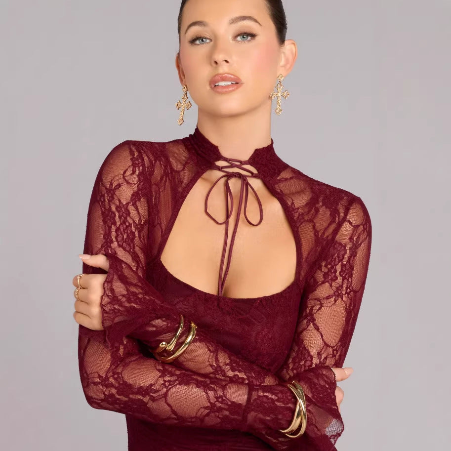 Damen Spitzenminikleid mit hohem Kragen und raffinierten Cut-Out-Details Echo Archiv
