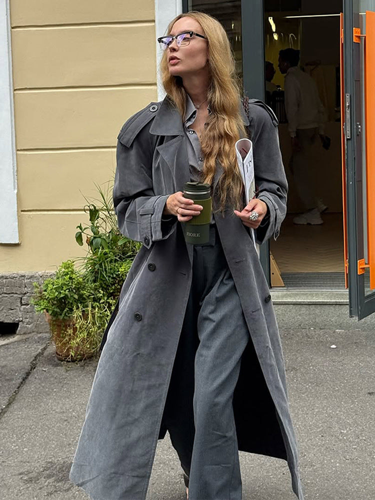 Damen Maxilanger Oversize-Trenchcoat aus softem Velours mit Schulterpatten und doppelreihiger Knopfleiste Echoarchiv
