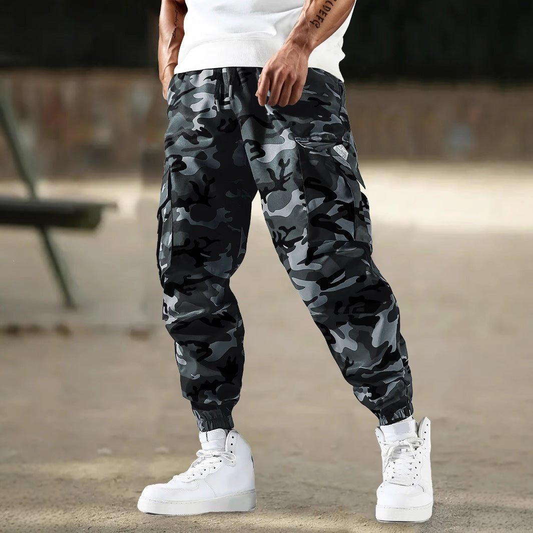 Herren Cargohose im Joggerstil mit Tarnmuster, elastischem Bund und Knöchelbündchen Echo Archiv