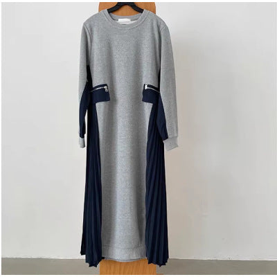 Damen Langes Oversize-Sweatkleid mit Rundhalsausschnitt, plissierten Seiteneinsätzen und Eingrifftaschen – Valéora