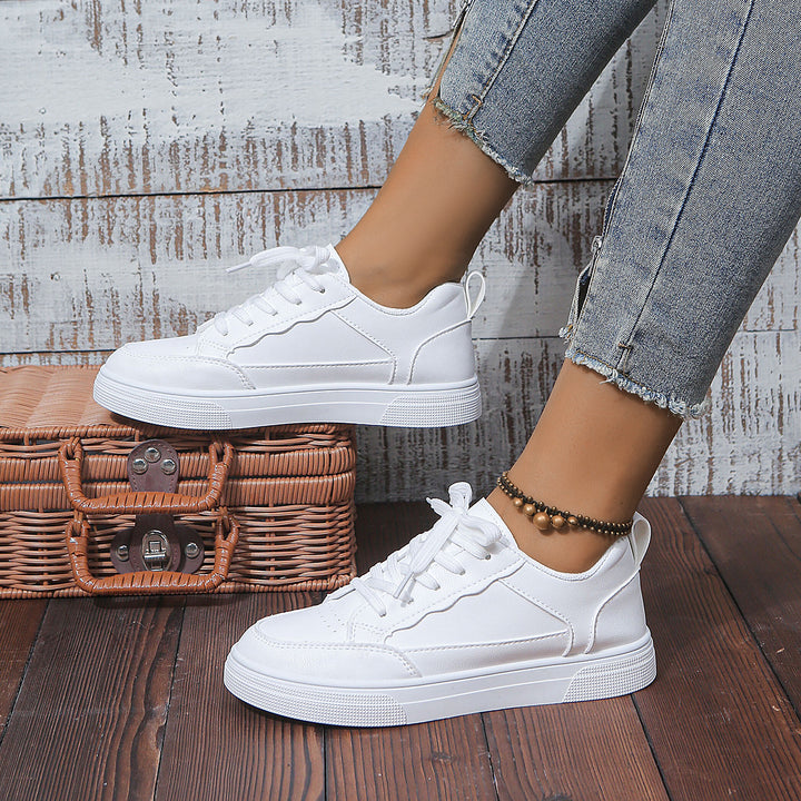 Damen Plateau‑Sneaker mit minimalistischer Lederoptik und gepolstertem Komfortfußbett – Névara