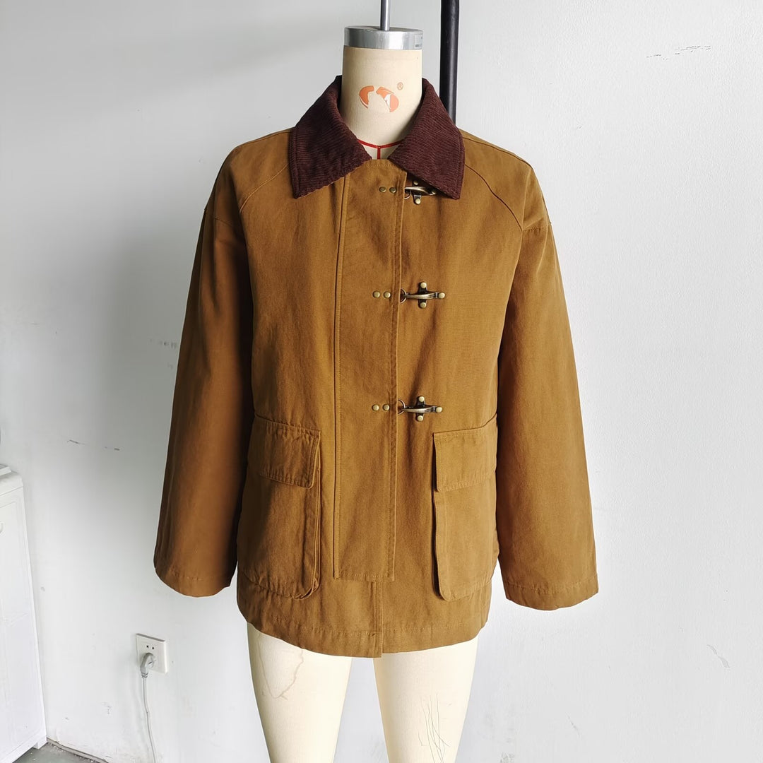 Damen kurze Canvasjacke mit Cordkragen und dekorativen Knebelverschlüssen – Célinea