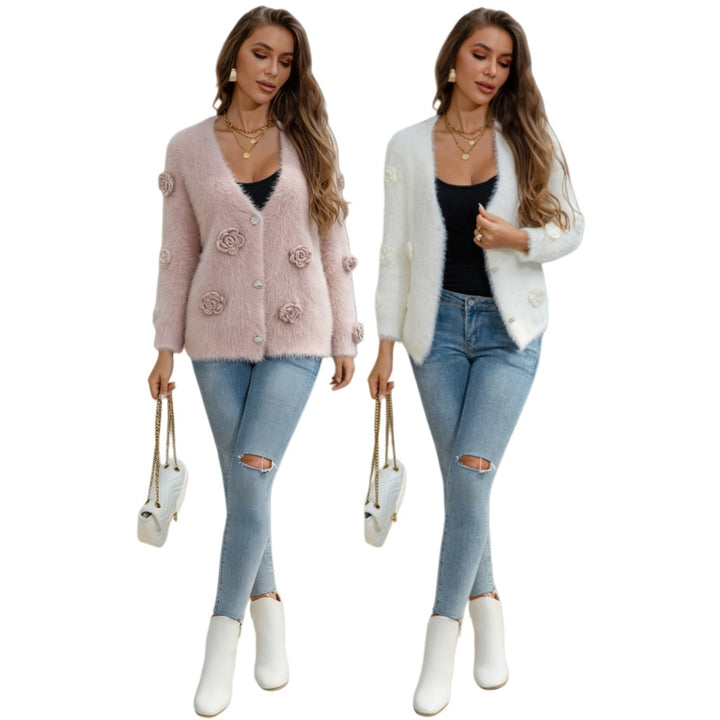 Damen Flauschige Strickjacke mit Blumen-Applikation und Perlenknöpfen Echoarchiv