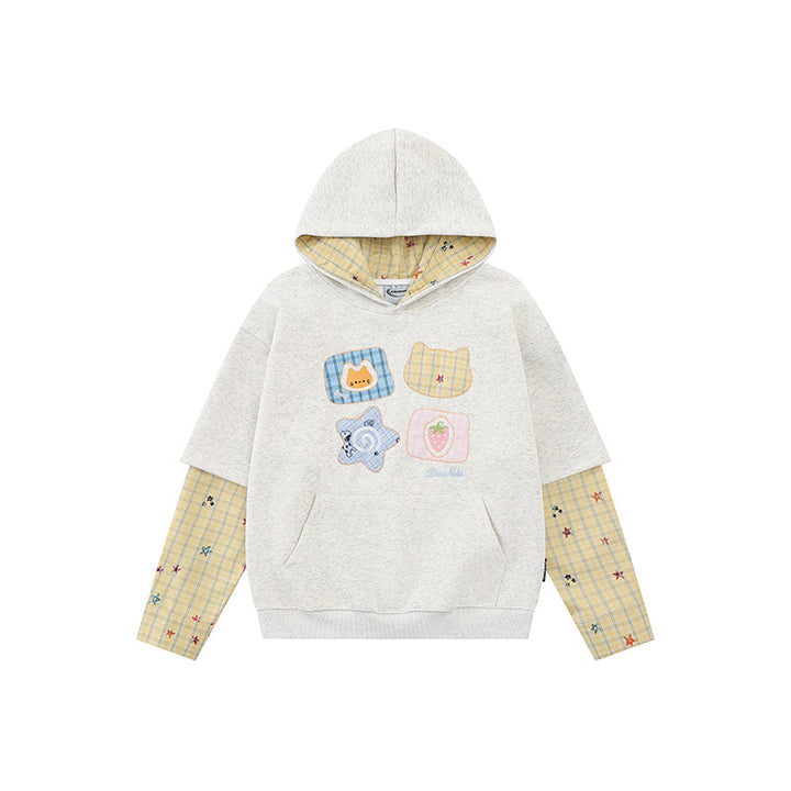 Damen Kapuzensweatshirt mit Lagenoptik, Kängurutasche und verspielten Patch‑Applikationen Echoarchiv