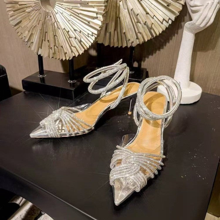 Damen Elegante spitz zulaufende Riemchen‑Sandaletten mit funkelnden Strassriemen und schmalem Stiletto – Sorelia