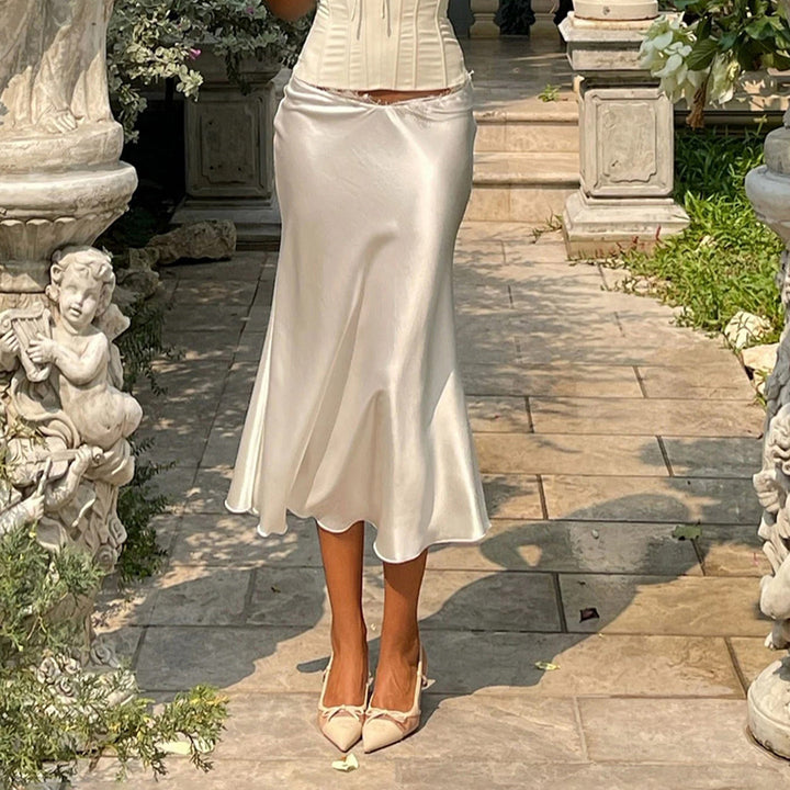 Damen elegantes Satin-Kleid mit feinen Spitzenakzenten Echo Archiv