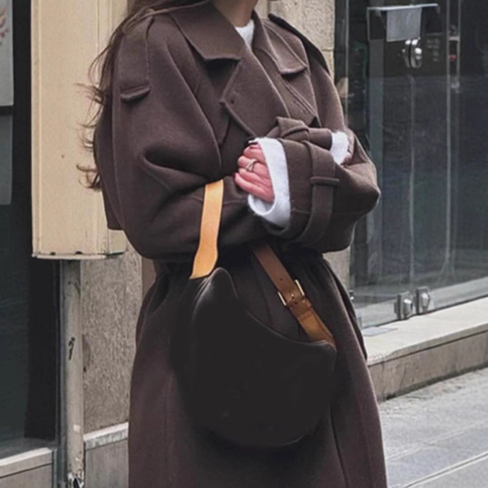 Damen Extravagant geschnittener Oversize-Wollmantel mit Schulterklappen und weitem Schalkragen Echo Archiv