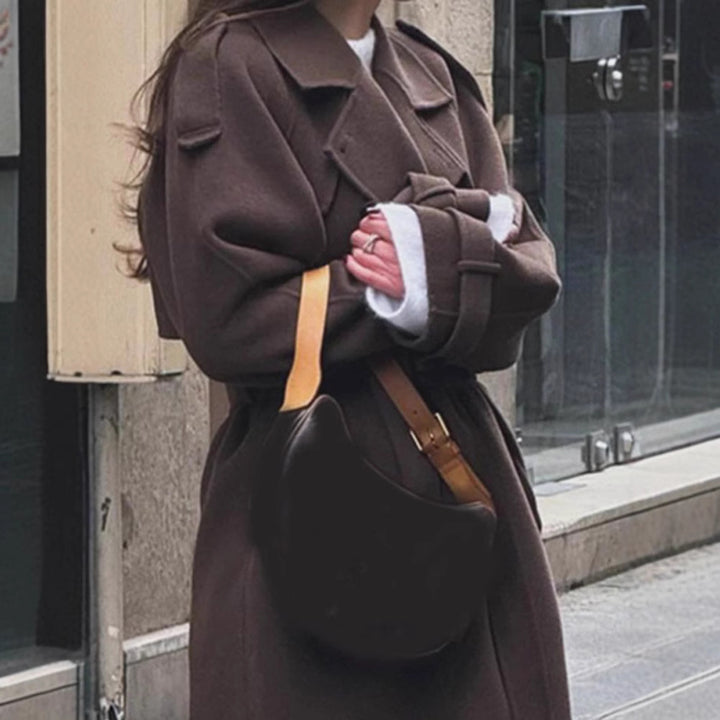 Damen Extravagant geschnittener Oversize-Wollmantel mit Schulterklappen und weitem Schalkragen Echo Archiv