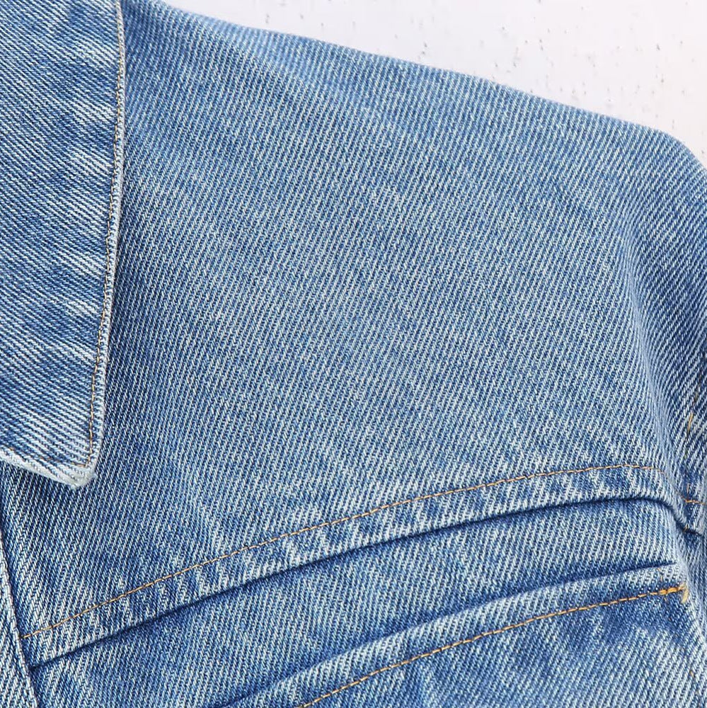 Damen Kurze Denim-Jacke mit Metallic-Finish und aufgesetzten Brusttaschen Echoarchiv