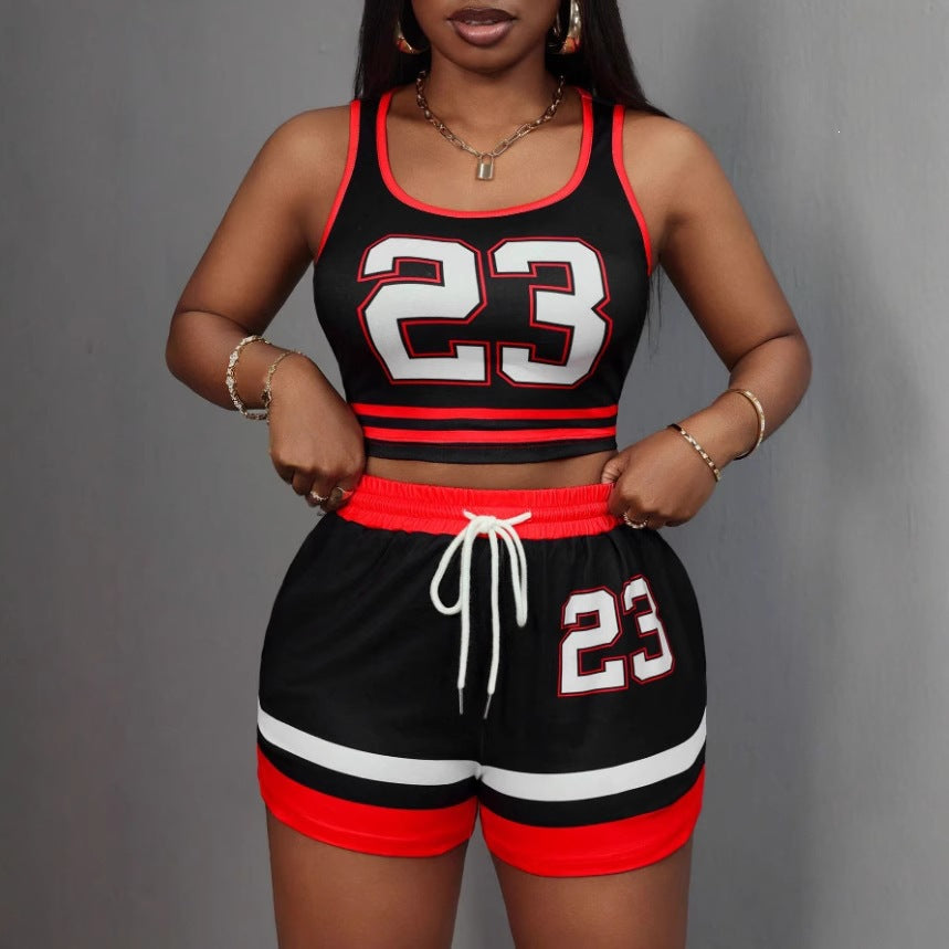 Damen Sportliches Freizeit-Outfit mit Crop-Top und Shorts Echo Archiv