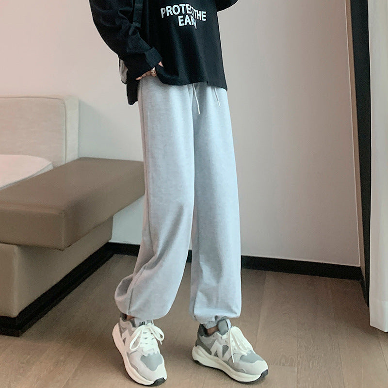 Damen relaxed-fit Sweatpants mit elastischem Kordelbund, seitlichen Eingriffstaschen und abgesteppten Saumnähten – Avélisse