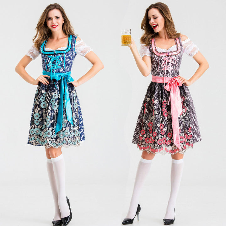 Damen nan traditionelles Kurzdirndl mit Spitzenärmeln, Schnürung und floraler Schürze Echo Archiv