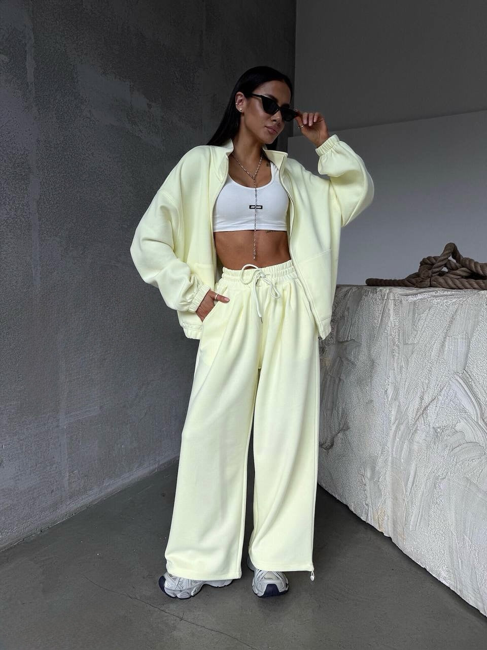 Damen oversized Sweatset mit Reißverschlussjacke und weiten Jogginghose – Avérine