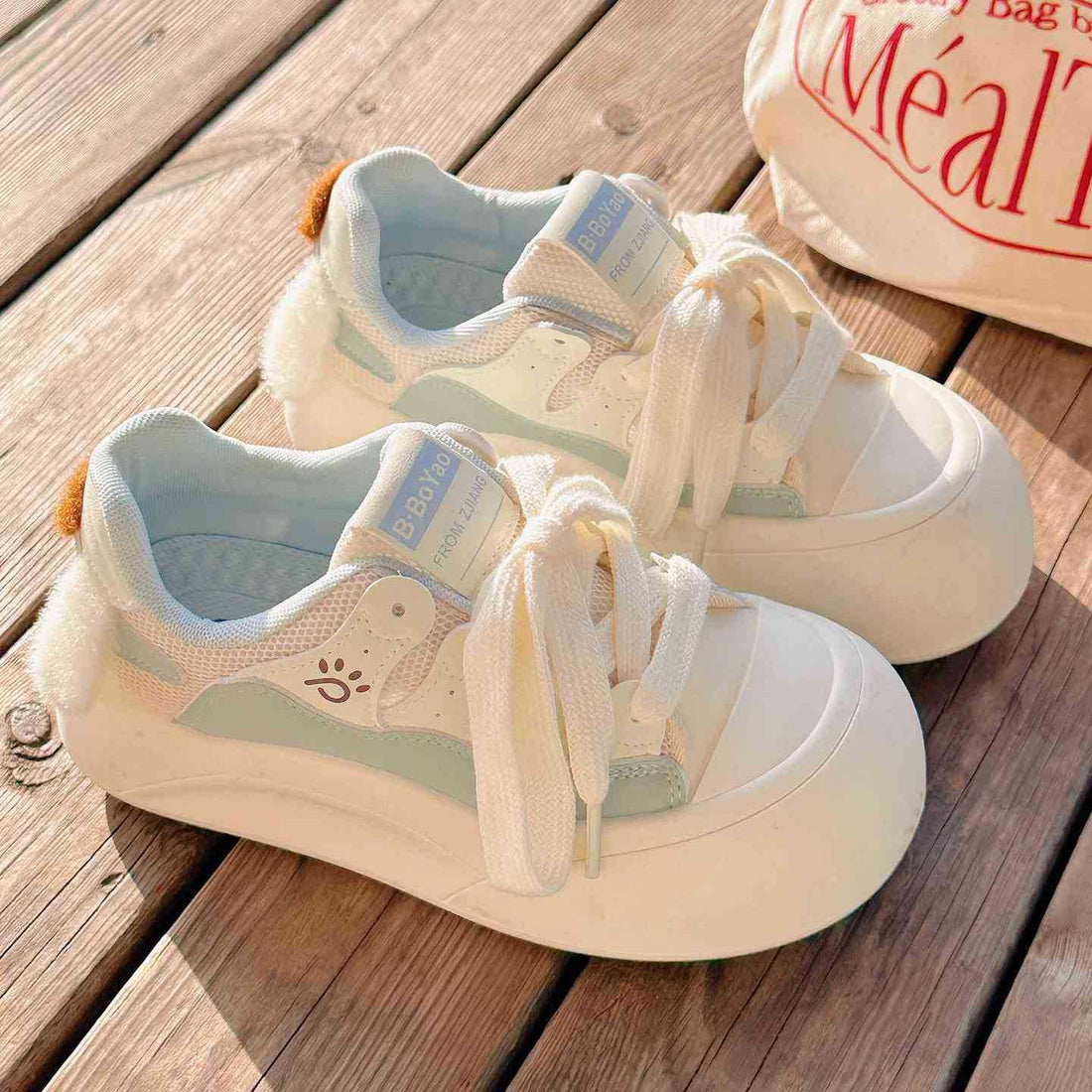 Damen Sneaker mit verspieltem Design und plüschigen Details – Névara