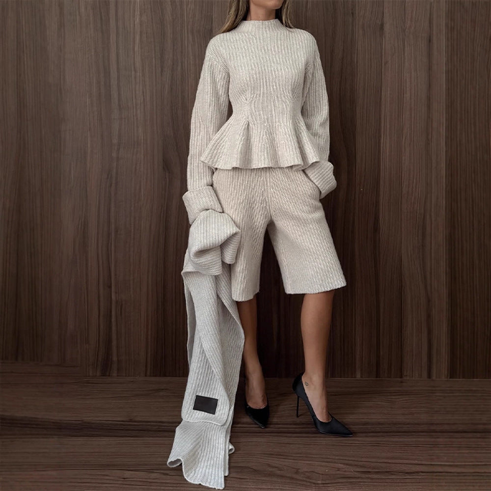 Damen Feinstrick-Zweiteiler mit tailliertem Peplum-Pullover und High-Waist-Bermuda Echoarchiv