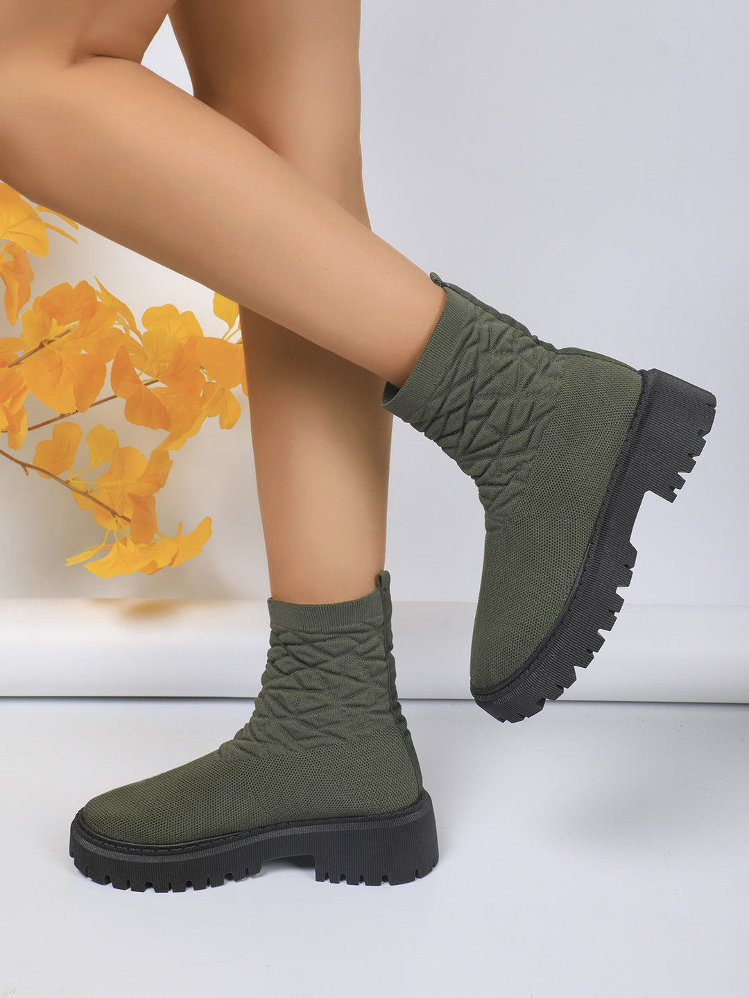 Damen Strick-Sockenboots mit geometrischer Stepp-Optik und klobiger Lug-Sohle Echoarchiv