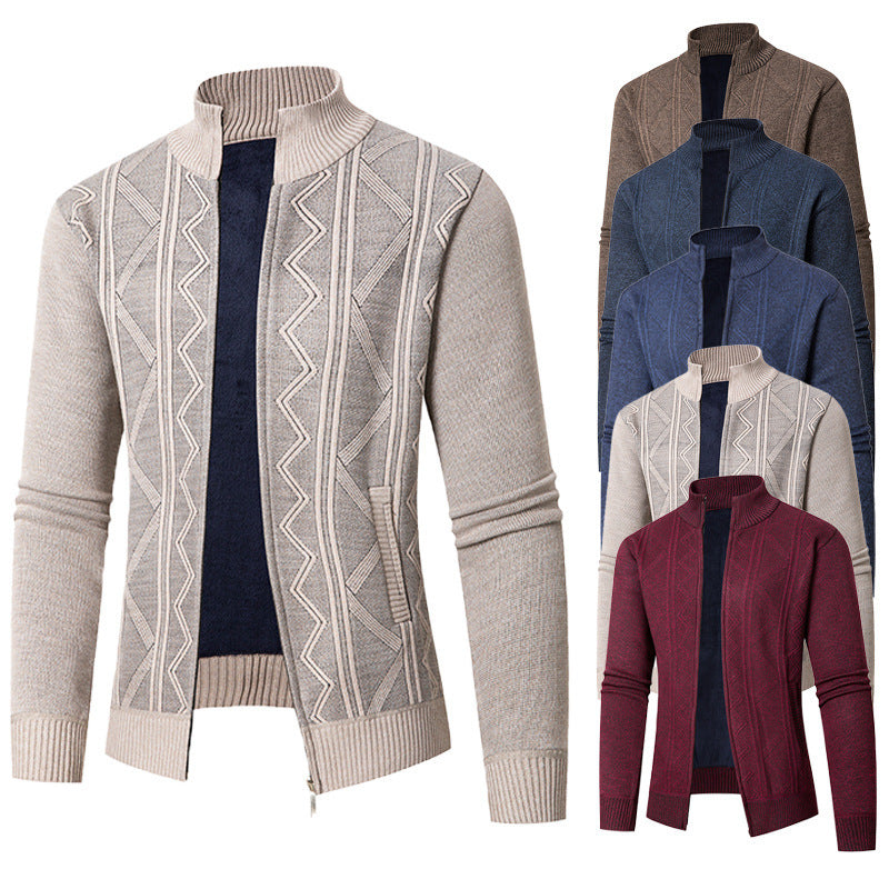 Herren Strickjacke mit strukturiertem Zopfdesign und hohem Kragen Echoarchiv