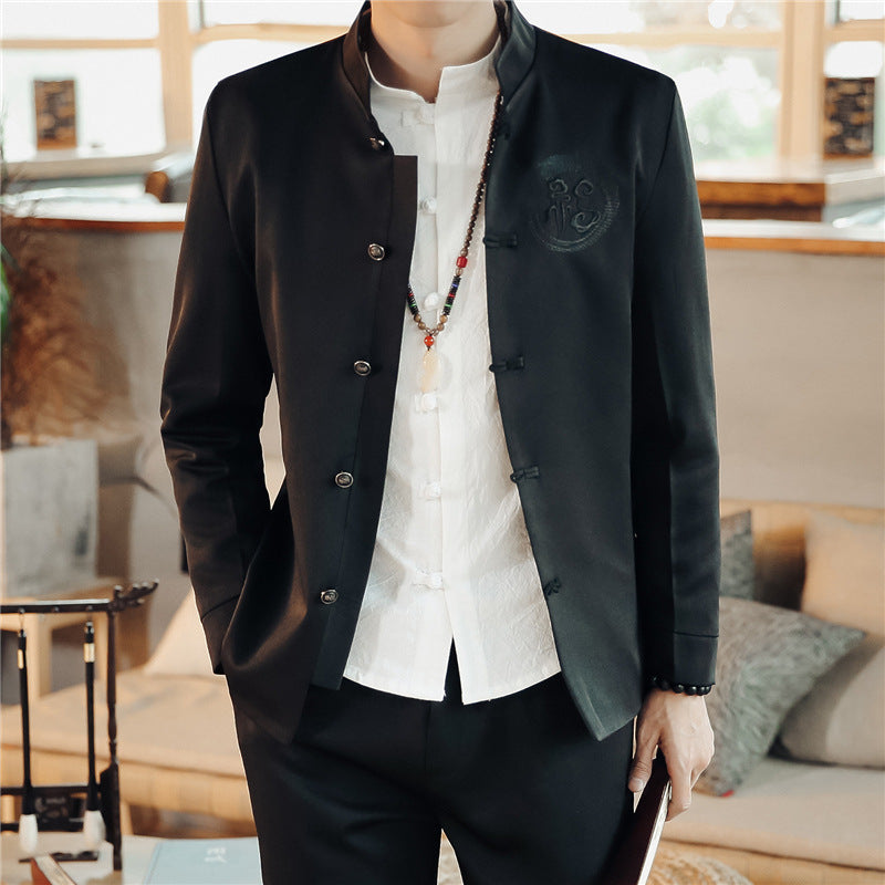 Herren nan asiatisch inspirierte Mandarinjacke mit Stehkragen, Knotenknopfleiste und tonalem Stick-Emblem Echo Archiv