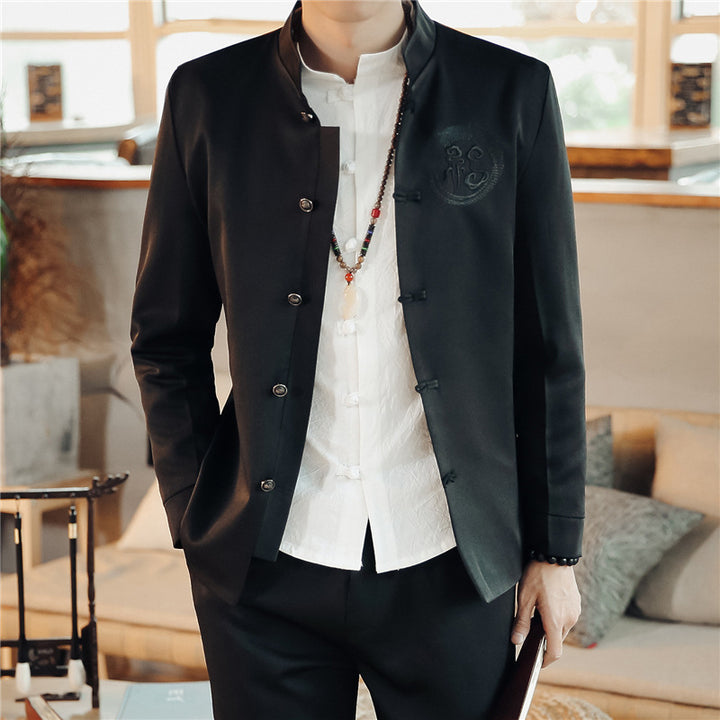 Herren nan asiatisch inspirierte Mandarinjacke mit Stehkragen, Knotenknopfleiste und tonalem Stick-Emblem Echo Archiv