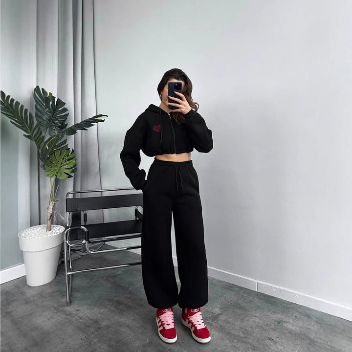 Damen Gekürztes Kapuzen‑Zip‑Set mit Herz‑Stickerei und weiter High‑Waist Jogginghose – Avérine