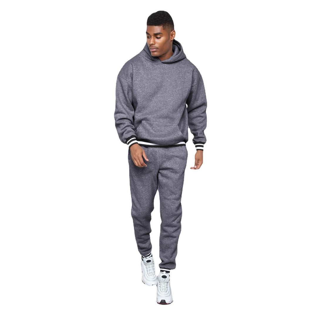 Herren sportliches Sweatshirt mit bequemen Jogginghosen im urbanen Style Echoarchiv