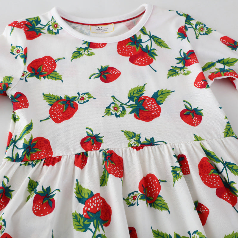 Mädchen Freizeitkleid mit Erdbeer-Muster Echo Archiv