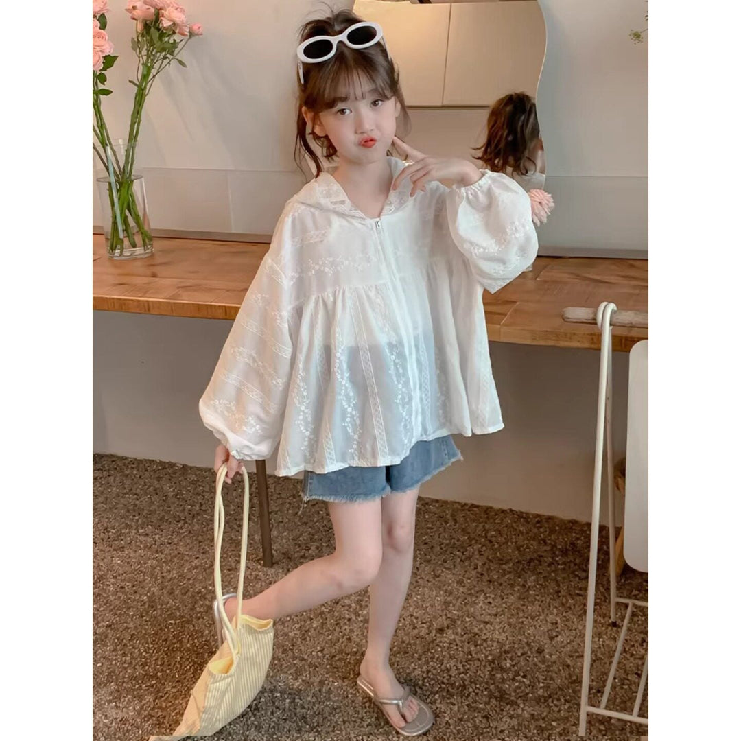 Damen nan transparente bestickte Kapuzenbluse mit Volantärmeln Echo Archiv
