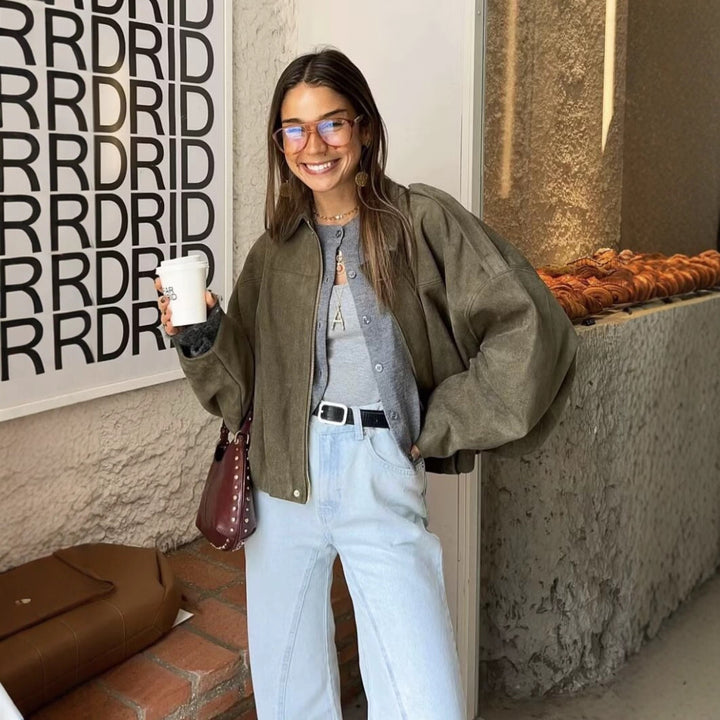 Damen Kurzjacke im Oversize‑Schnitt aus Wildleder‑Optik mit ballonförmigem Saum und Schulterpatten Echo Archiv