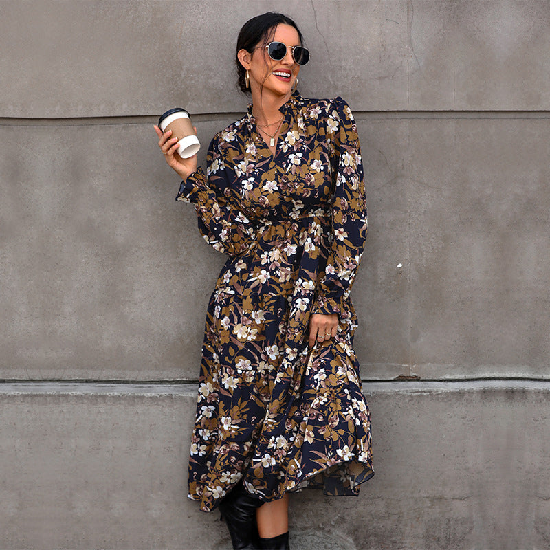 Damen Fließendes Blumen‑Midikleid mit V‑Ausschnitt, Smok‑Taillenband und Stufenrock Echoarchiv