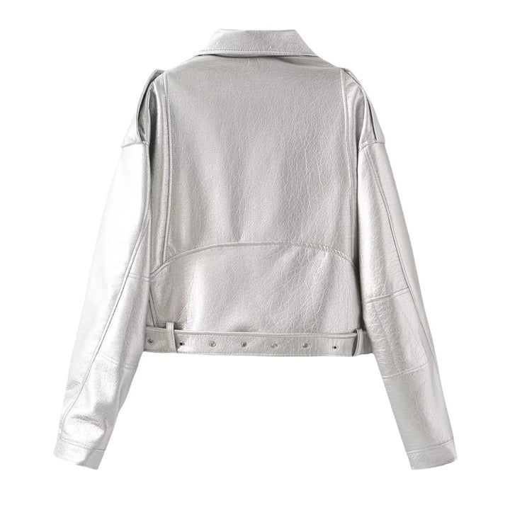Damen kurzer Bikerjacke aus veganem Lederimitat mit asymmetrischem Reißverschluss, Taillengürtel und Schulterklappen – Célinea