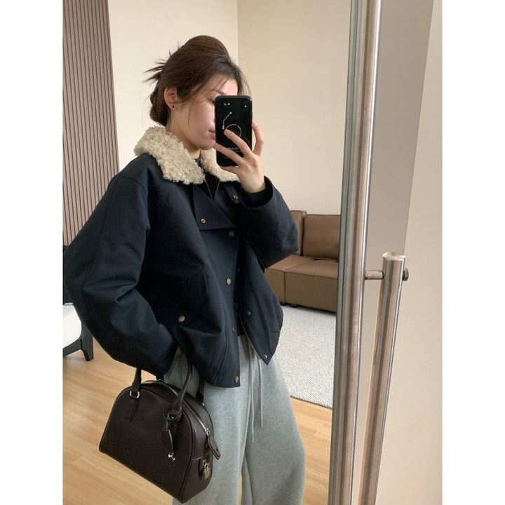 Damen Kurze Oversize-Bomberjacke mit Teddykragen und Druckknopfdetails Echoarchiv