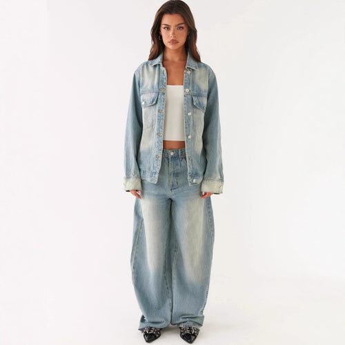 Damen nan oversized Denimjacke mit heller Vintage-Waschung, aufgesetzten Brusttaschen und verlängerten Manschetten Echo Archiv